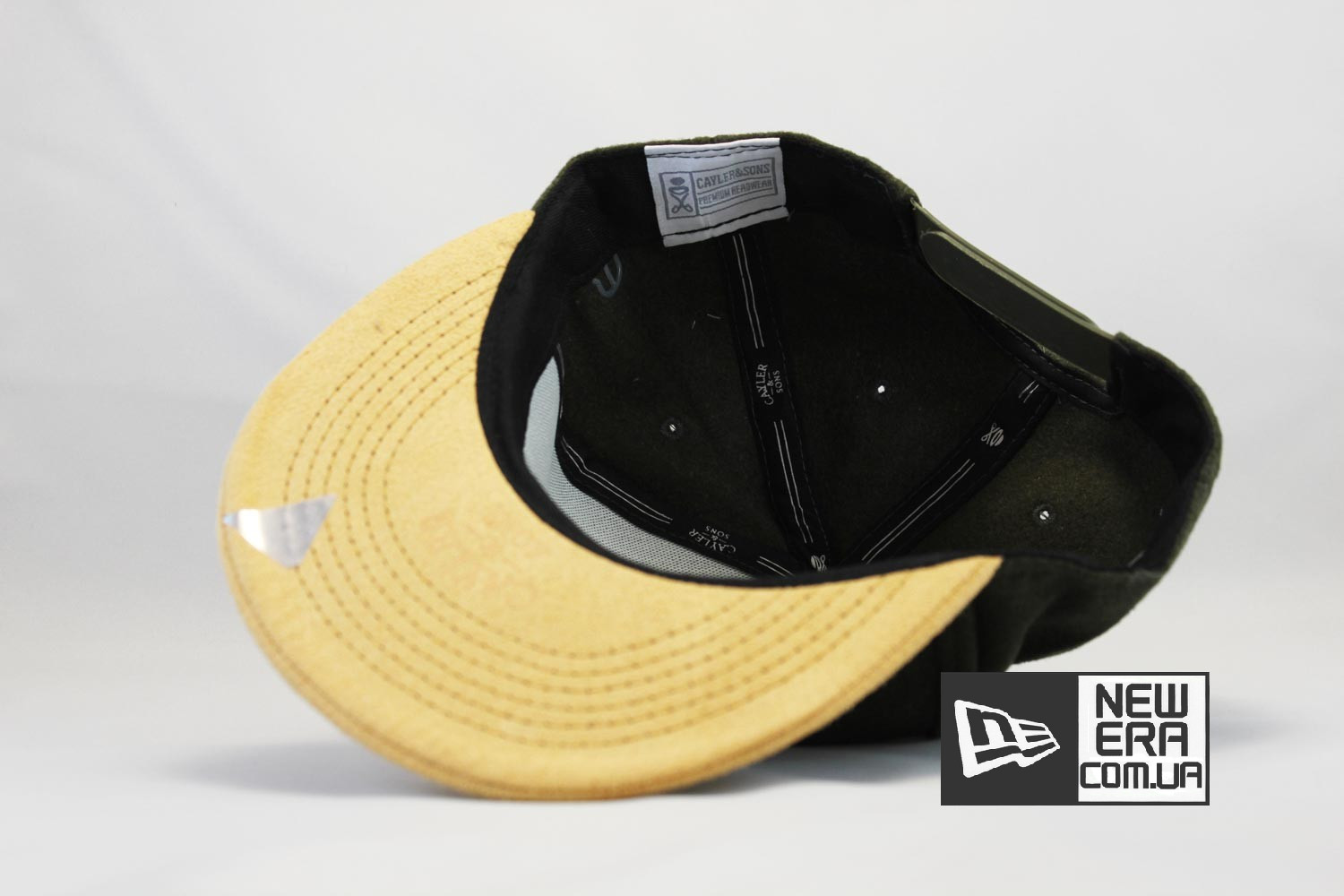 хипстерская одежда кепка snapback None Of your Business Cayler and Sons средний палец