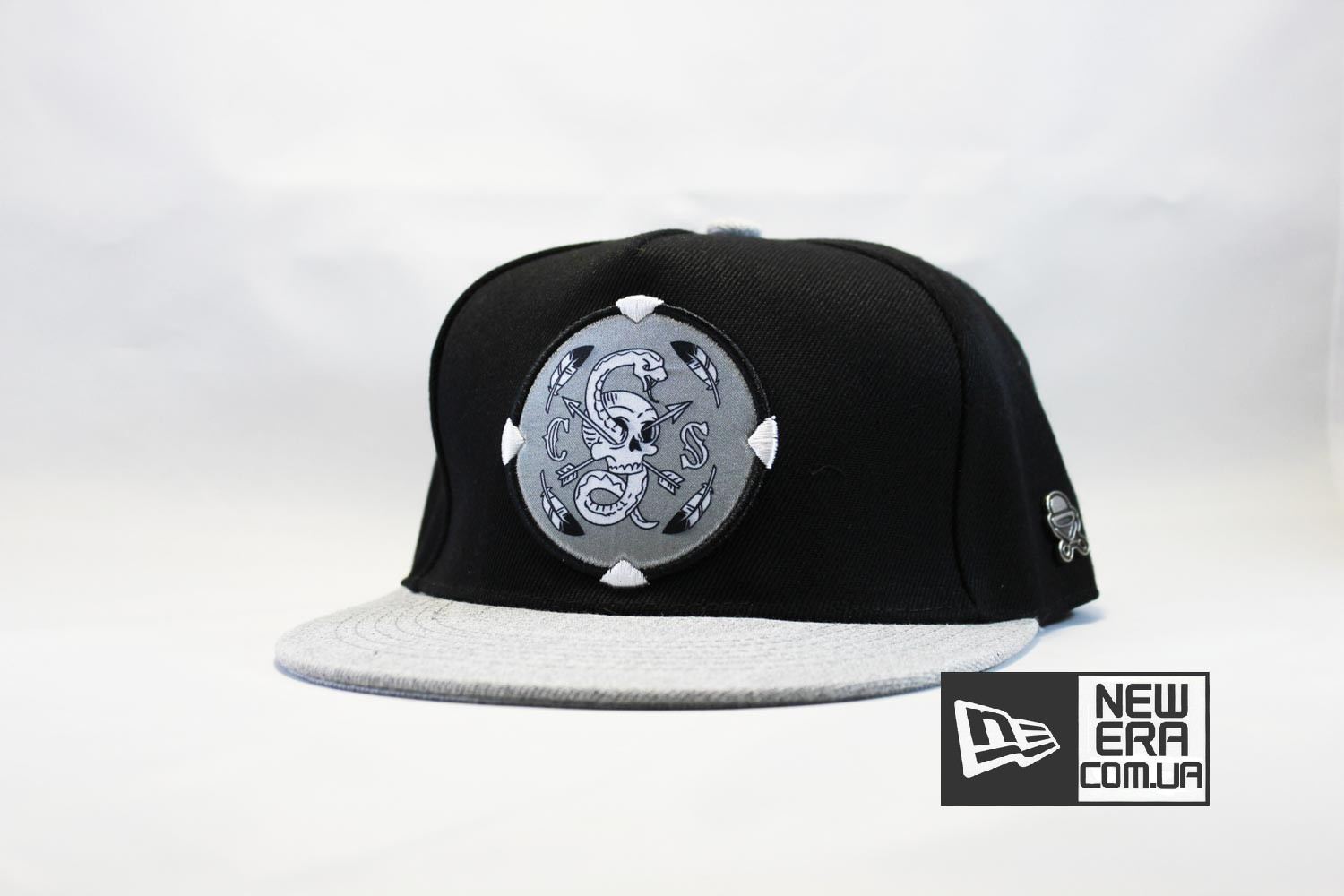 кепка snapback cayler sons skull snake с черепом и змеей