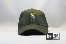 кепка Snapback Грустный Киану Ривз сидит на скамейке Cayler And Sons