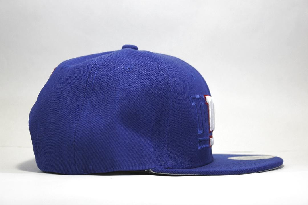 Синя бейсболка New York Yankees snapback vintage з прямим козирком — оригінальна кепка NY для покупки в Україні Синя бейсболка New York Yankees snapback vintage з прямим козирком — оригінальна кепка NY для покупки в Україні